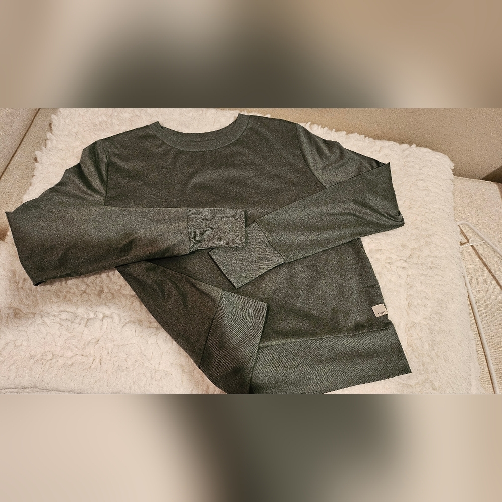 Vuori Green  Long Sleeve Top